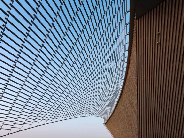 Nanchang Poly Grand Theatre: Combining Tradition and Innovation with Terracotta Baguettes and Louvers