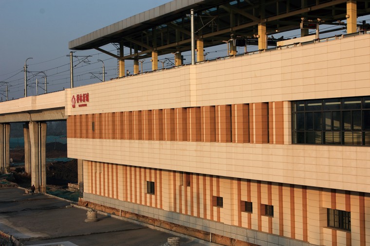 Sustainable train station design with LOPO Terracotta Cladding, blending tradition and innovation in Indonesia.